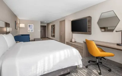 Photo 4 - Holiday Inn Express Hotel & Suites San Diego-Sorrento Valley by IHG