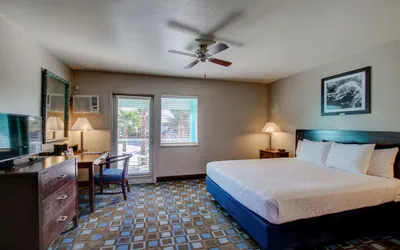 Photo 4 - The Nautical Beachfront Resort