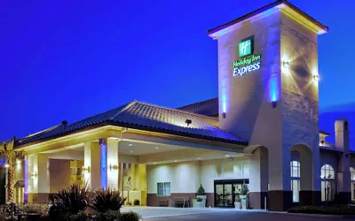 Photo 2 - Holiday Inn Express Madera - Yosemite Park Area by IHG