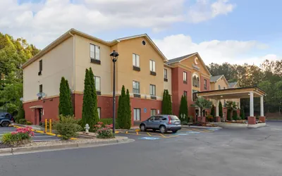 Comfort Inn & Suites Canton Riverstone Area