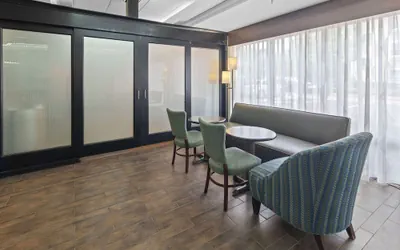 Photo 4 - Hampton Inn Atlanta/Woodstock