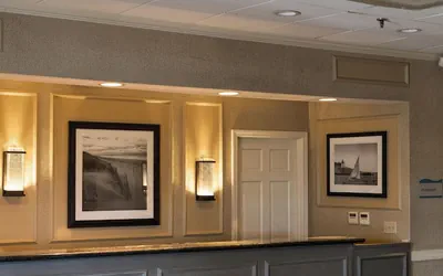 Photo 4 - Newport Beach Hotel & Suites