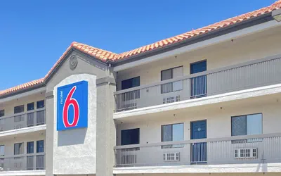 Motel 6 Barstow, CA - Mojave Desert Stop - I-15