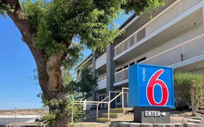 Photo 2 - Motel 6 Barstow, CA - Mojave Desert Stop - I-15