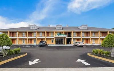 Photo 2 - Quality Inn Decatur River City