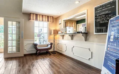 Photo 4 - Quality Inn Decatur River City