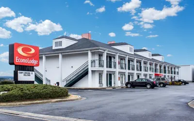 Photo 2 - Econo Lodge Greenville near University