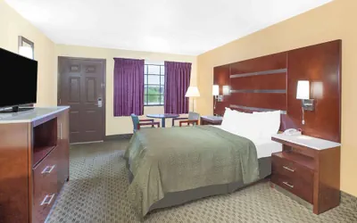 Photo 4 - Days Inn by Wyndham Fayetteville