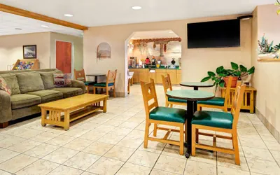 Photo 3 - Microtel Inn & Suites by Wyndham Albuquerque West