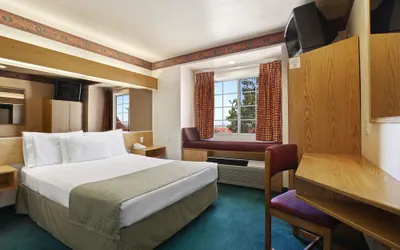 Photo 4 - Microtel Inn & Suites by Wyndham Albuquerque West