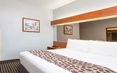 Photo 4 - Microtel Inn & Suites by Wyndham Garland/Dallas