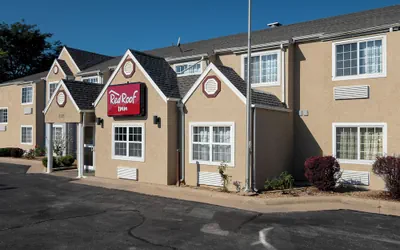 Photo 2 - Red Roof Inn Springfield, MO