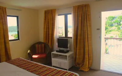Photo 4 - Bunker Hill Hotel