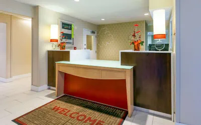 Photo 2 - MainStay Suites Detroit Farmington Hills