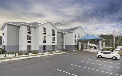 Photo 2 - Baymont by Wyndham Pooler/Savannah