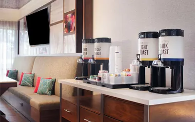Photo 2 - Hampton Inn & Suites Atlanta Airport North I-85