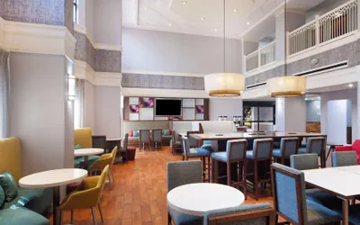 Photo 3 - Hampton Inn & Suites Atlanta Airport North I-85