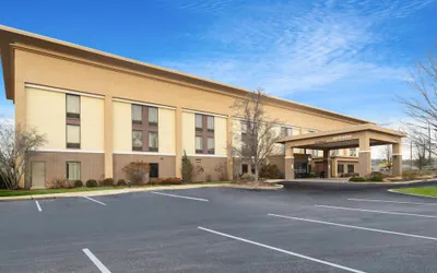 Photo 2 - Hampton Inn Marietta
