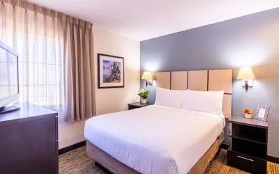 Photo 3 - Sonesta Simply Suites Orange County Airport