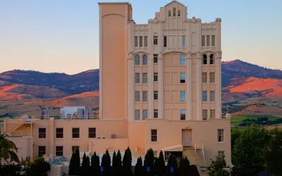 Photo 2 - Ashland Springs Hotel