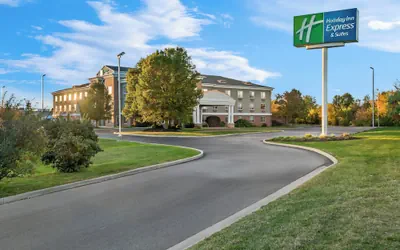 Holiday Inn Express & Suites Marion by IHG