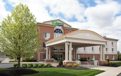 Photo 2 - Holiday Inn Express & Suites Marion by IHG