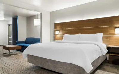 Photo 3 - Holiday Inn Express & Suites Marion by IHG