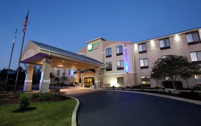 Photo 2 - Holiday Inn Express Hotel & Suites Plymouth by IHG