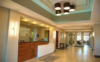 Photo 2 - Hampton Inn & Suites Cathedral City