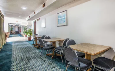 Photo 5 - Rodeway Inn Bedford
