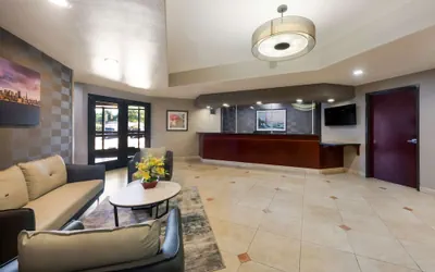 Photo 5 - Best Western Lanai Garden Inn & Suites