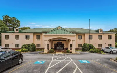 Photo 2 - Econo Lodge Inn & Suites Marietta near Dobbins ARB