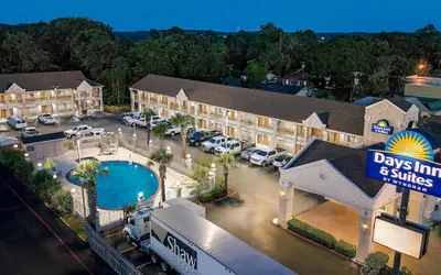 Photo 2 - Days Inn by Wyndham Nacogdoches/SFA University/Downtown