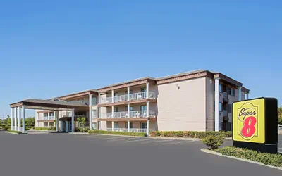 Photo 2 - Super 8 by Wyndham Oroville