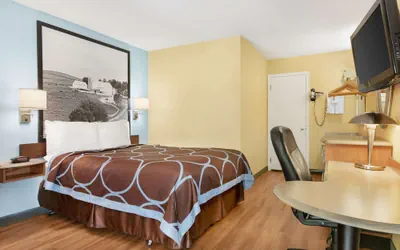 Photo 4 - Super 8 by Wyndham Findlay