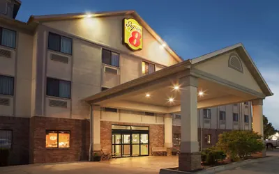 Photo 2 - Super 8 by Wyndham Perryville