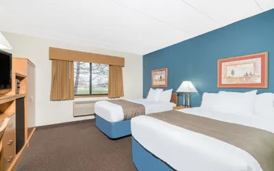 Photo 3 - Days Inn & Suites by Wyndham Baxter Brainerd Area