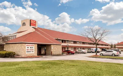 Photo 2 - Econo Lodge Holland - Toledo