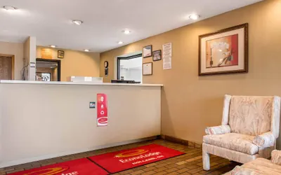 Photo 4 - Econo Lodge Holland - Toledo