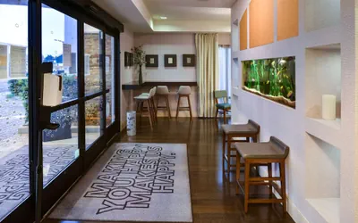 Photo 2 - Hampton Inn San Francisco-Daly City