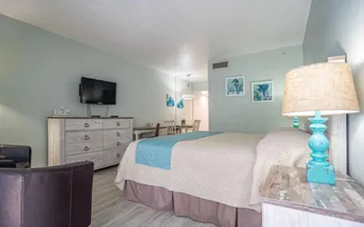 Photo 2 - Carriage House Resort Motel