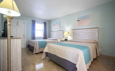 Photo 4 - Carriage House Resort Motel