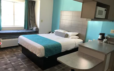 Photo 5 - Red Lion Inn & Suites Elk Grove Village
