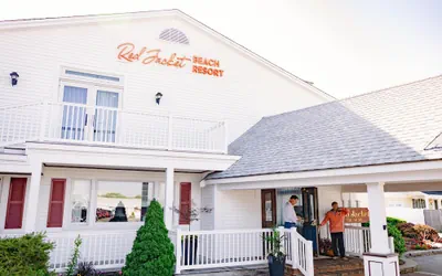 Photo 2 - Red Jacket Beach Resort