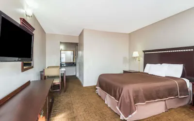 Photo 4 - Howard Johnson by Wyndham Springfield