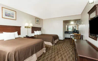 Photo 5 - Howard Johnson by Wyndham Springfield