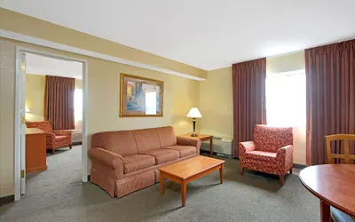 Photo 5 - Days Inn and Suites by Wyndham St. Louis/Westport Plaza