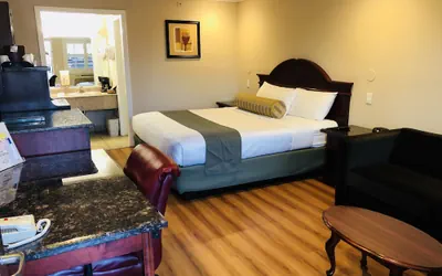 Photo 5 - Dynasty Suites Hotel Riverside