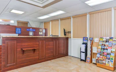 Photo 3 - Americas Best Value Inn Sarasota Downtown