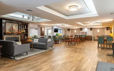 Photo 2 - Hampton Inn Portsmouth Central